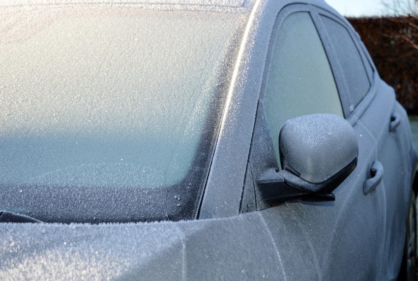 L'auto ghiacciata, le cose da fare e quelle da evitare